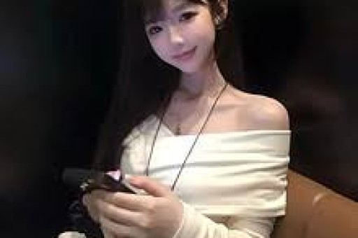 徐帆回应离婚仅10月冯小刚近况曝光和养女徐朵特殊关系引争议