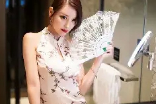 知名男星被曝新恋情与神秘美女挽手出游和蒋欣的13年终成过去