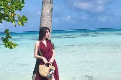Lisa新恋情曝光！男方是泰国歌手小蓝带父母聚餐见家长网友：这次认真了？