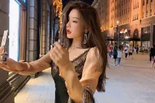 45岁胡杏儿蓝透人鱼裙大秀身材首度回应老公夜店偷食事件格局真大