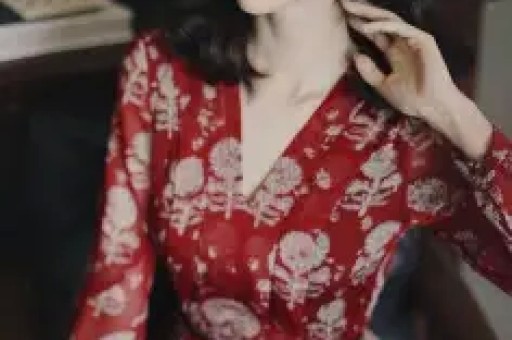 被绿 8 次仍不分手周慧敏与倪震痴缠 34 年真的是顶级恋爱脑吗？