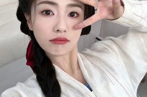 白冰离婚风波：前夫疑似性取向成谜网友关注胡歌绯闻