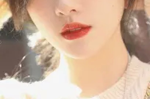 离婚风波后杨鸣带10岁女儿游玩被偶遇身高超17米基因太硬核