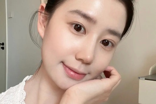 杨天真恋情曝光！与高个男子公园散步搭肩搂腰男方有文艺气息